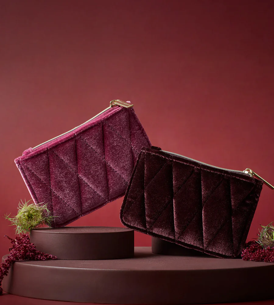 EBP6948 Quilted card purse burgundy velvet - Image 2