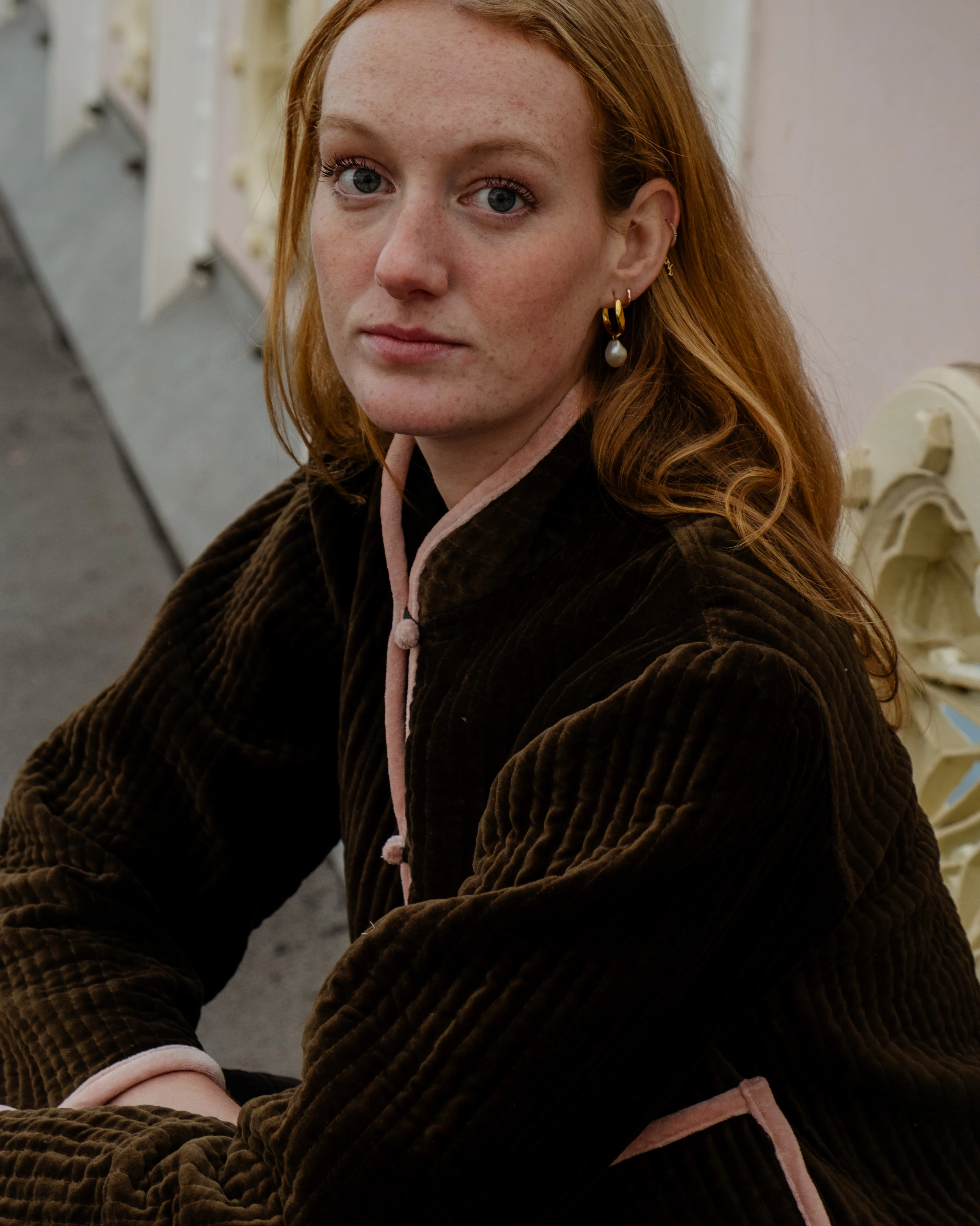 Ellie Velvet Jacket in Olive Brown - Image 3